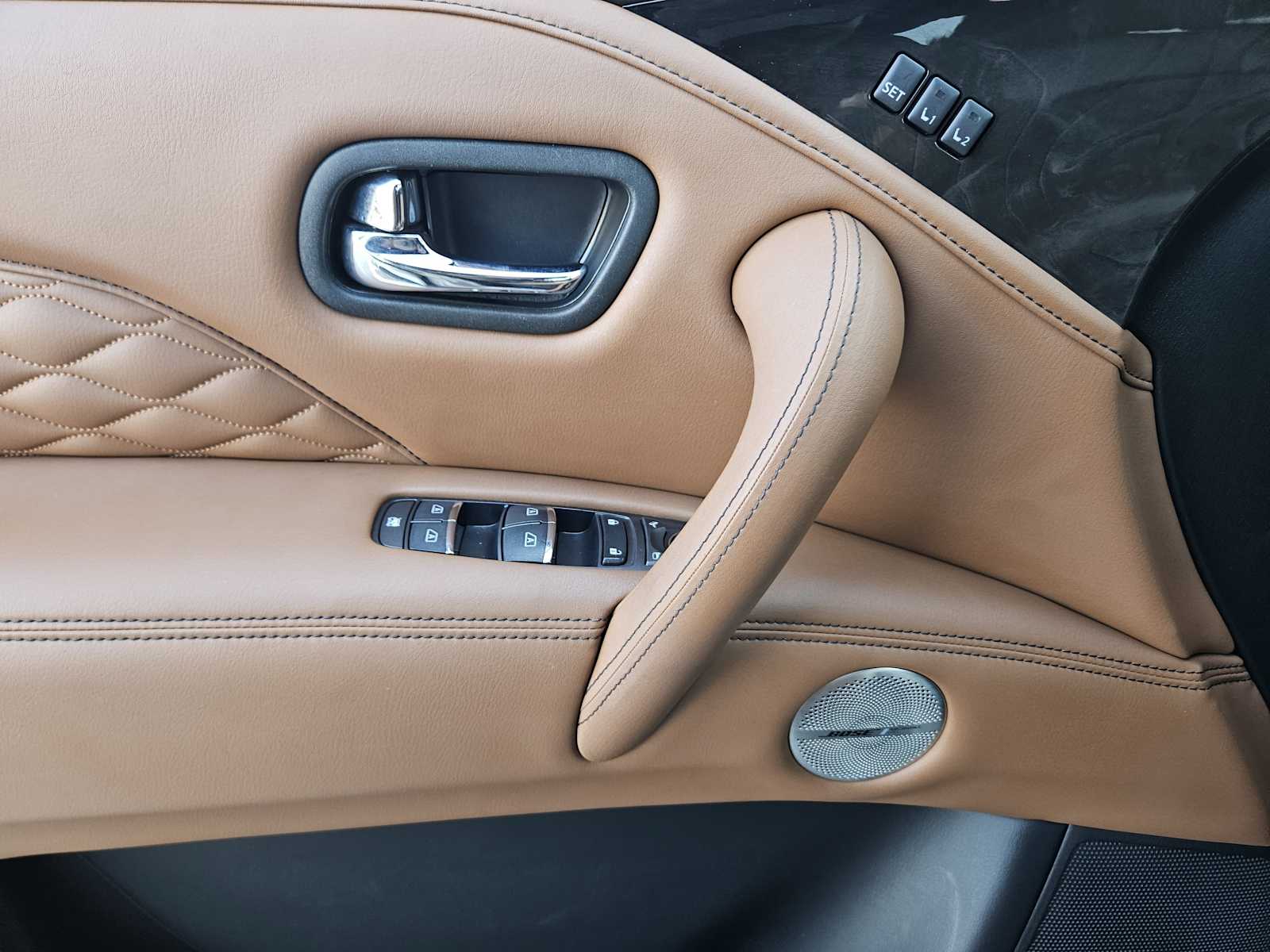 2021 Infiniti QX80 Sensory photo 15