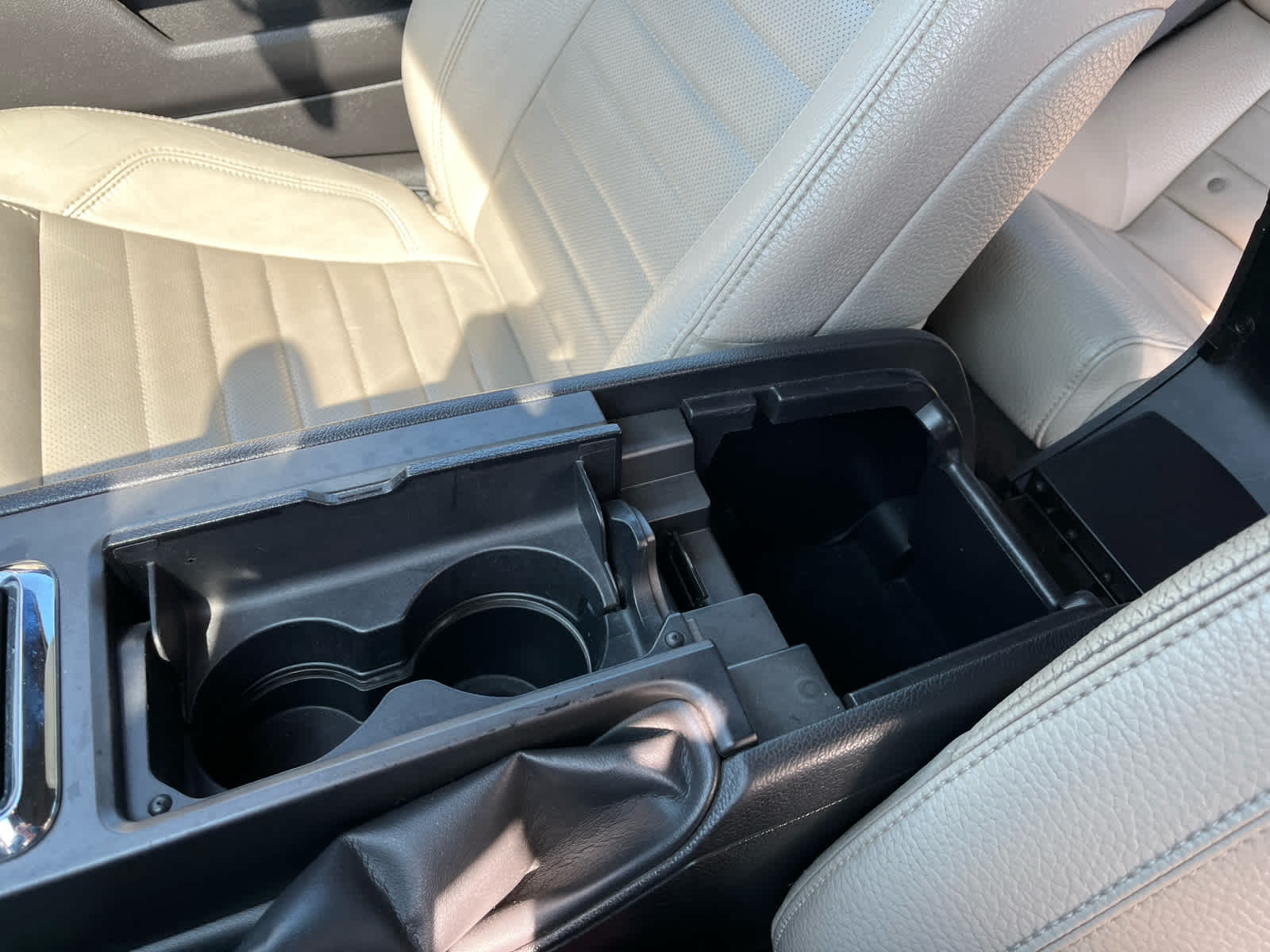 2012 Ford Mustang V6 Premium photo 21