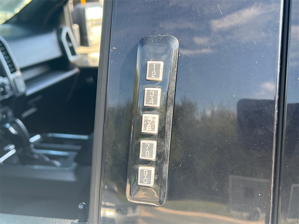 2017 Ford F-150 XLT photo 11