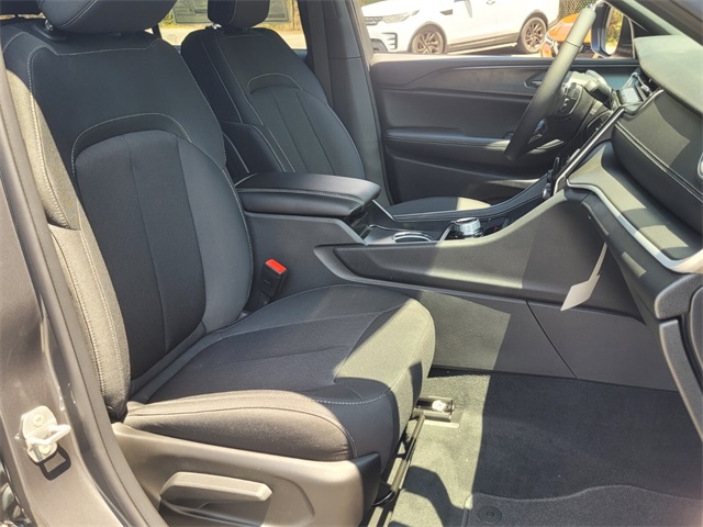 2025 Jeep Grand Cherokee Laredo X photo 15