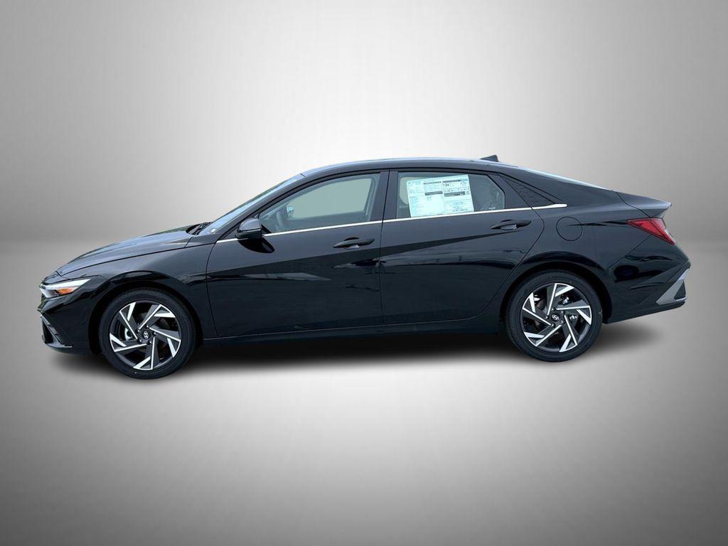 2025 Hyundai Elantra Limited photo 8