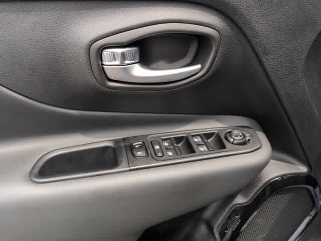 2022 Jeep Renegade Altitude photo 11