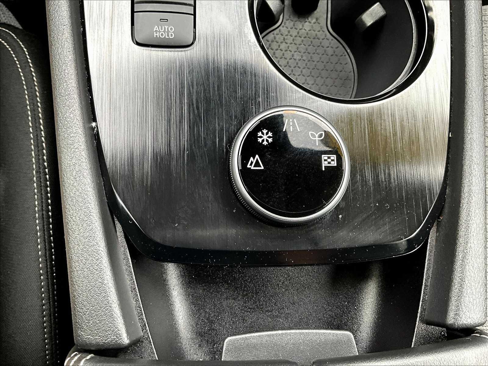 2022 Nissan Rogue SV photo 25