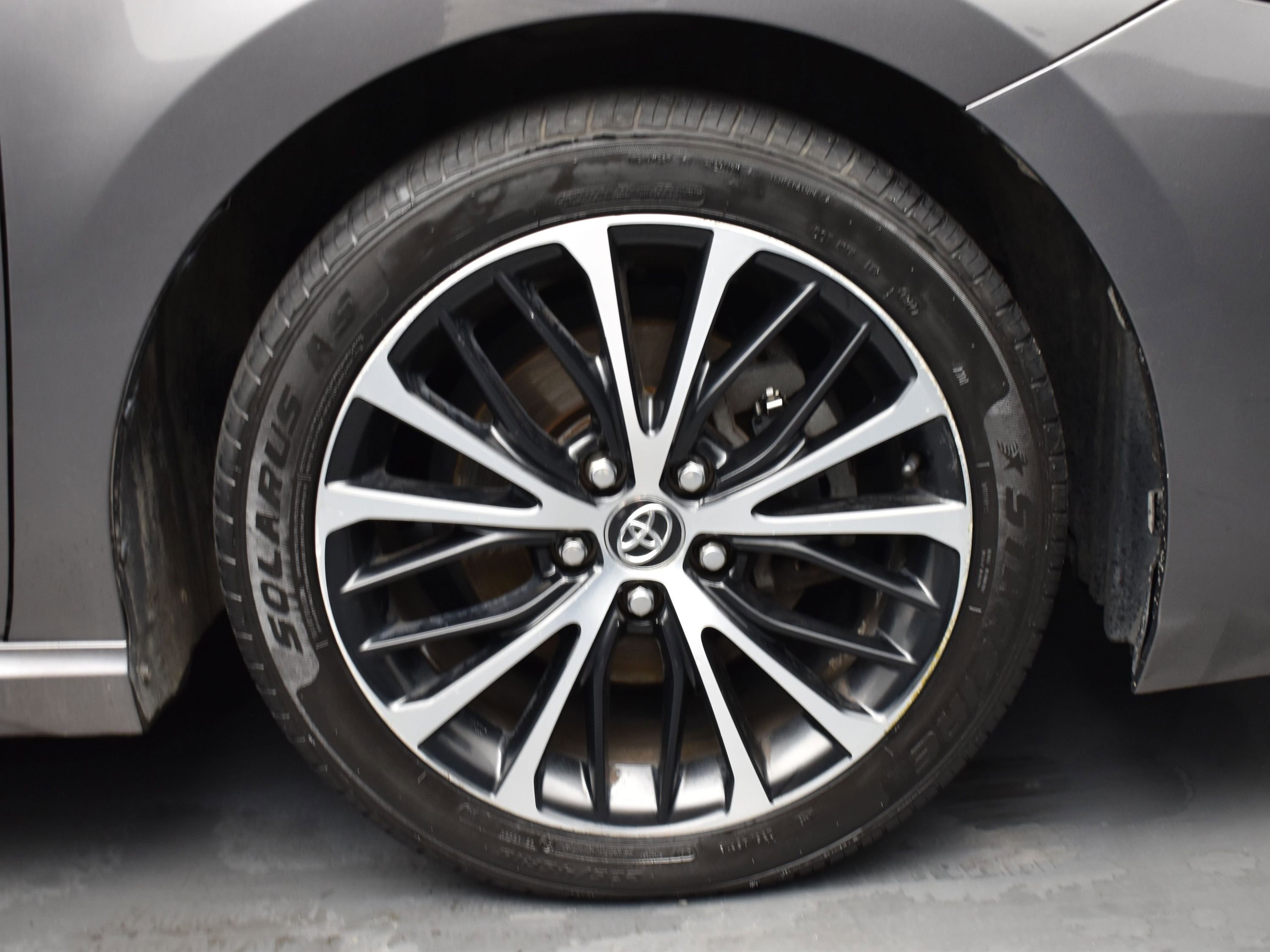 2020 Toyota Camry SE photo 19