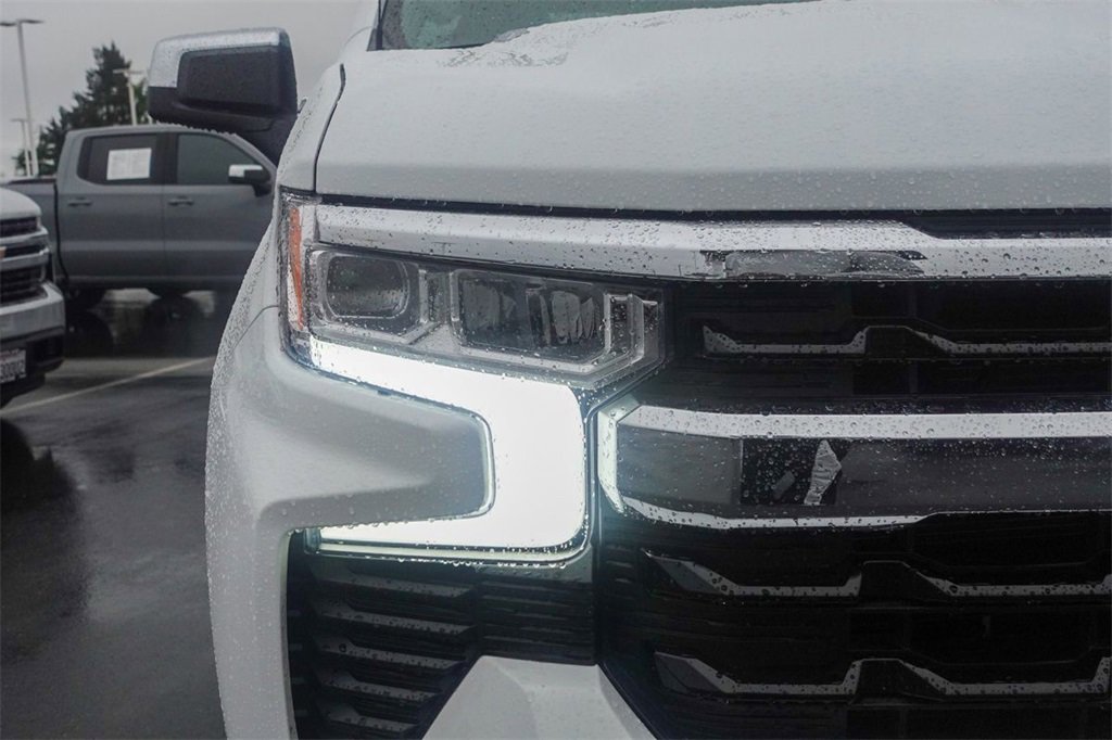 2025 Chevrolet Silverado 1500 LT photo 4