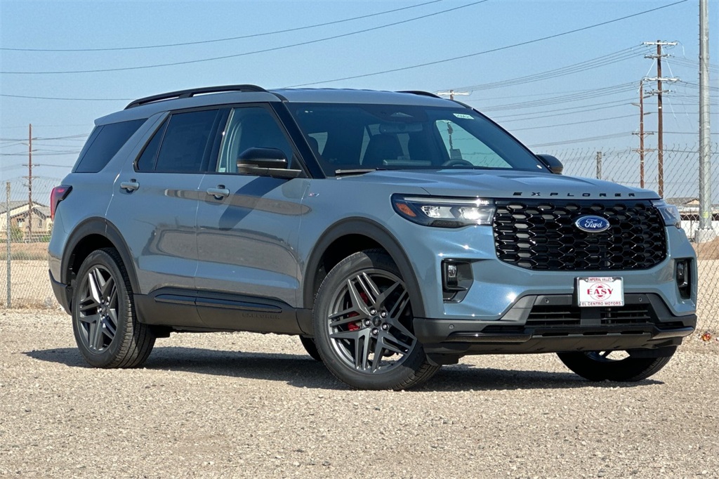 2025 Ford Explorer ST-Line photo 2