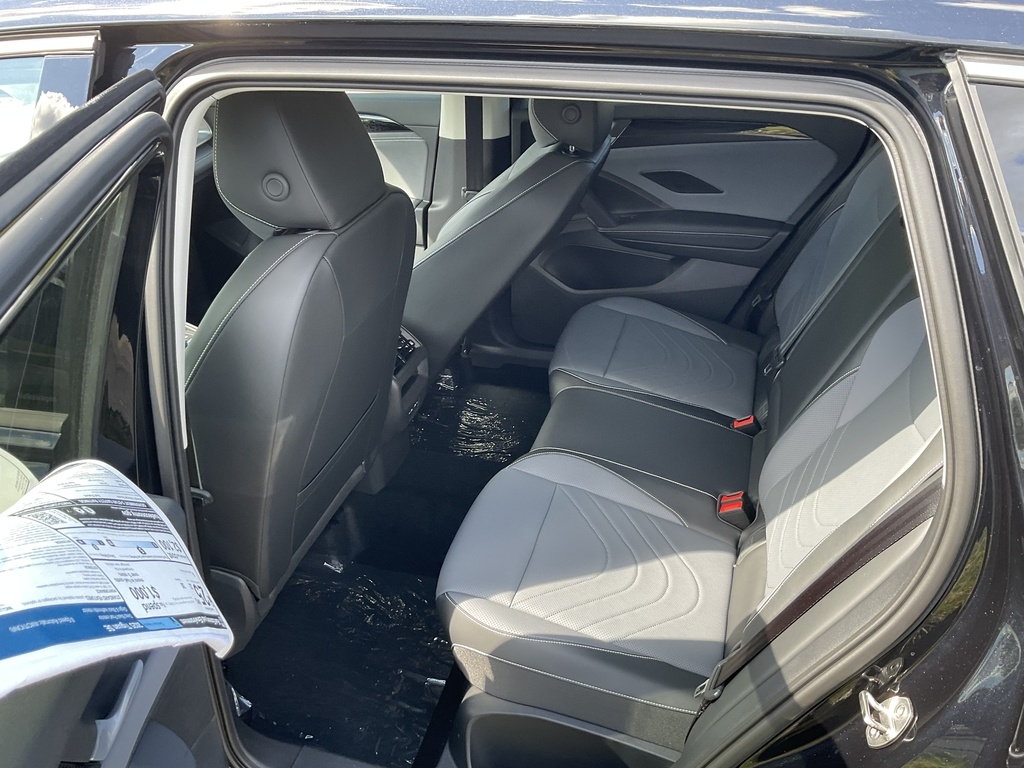 2025 Volkswagen Tiguan SE photo 4