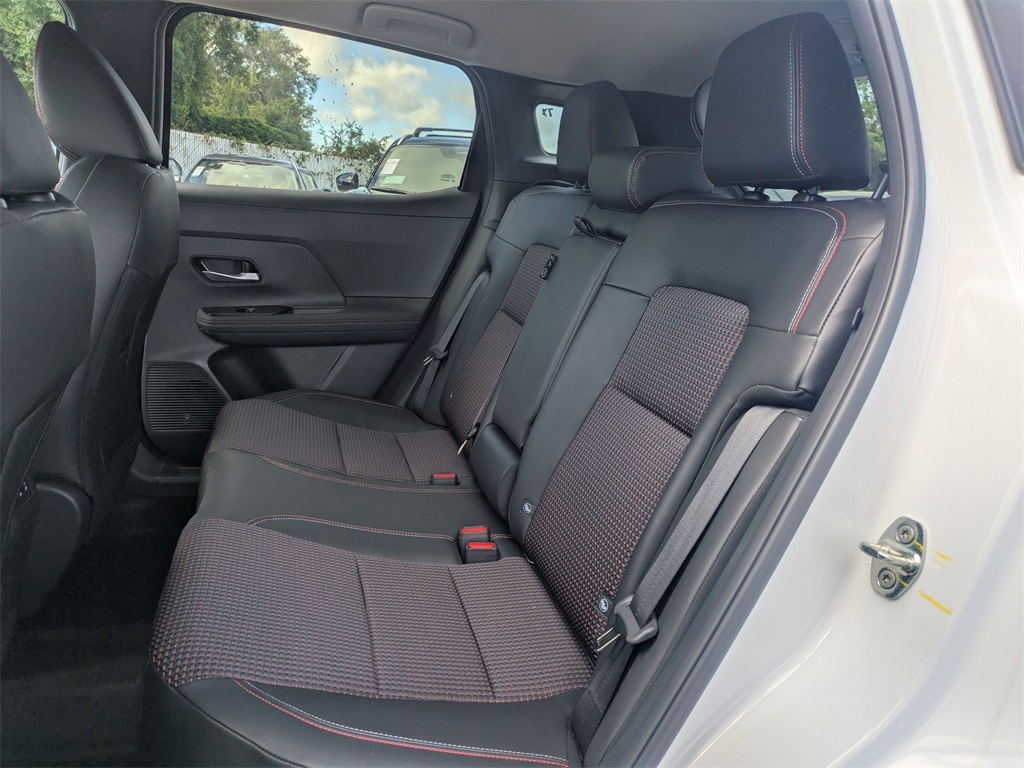 2025 Nissan Kicks SR photo 13