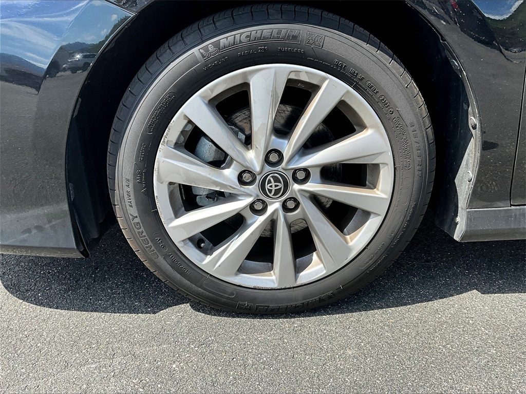 2023 Toyota Camry LE photo 4