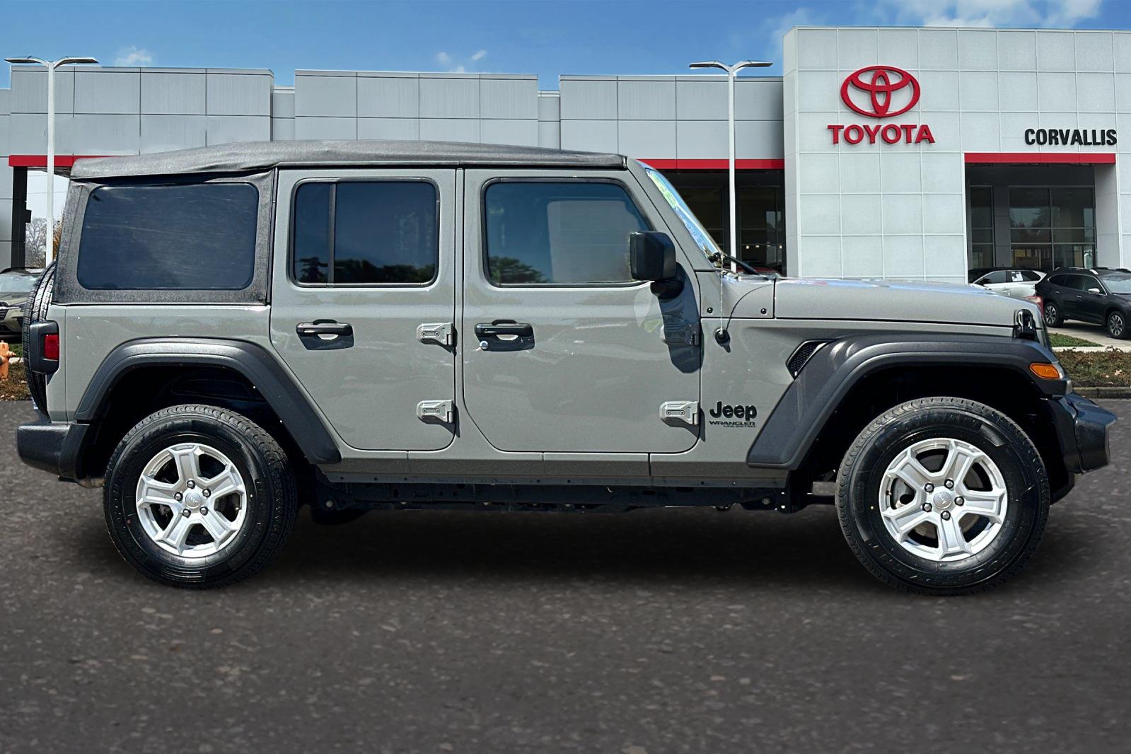 2022 Jeep Wrangler Unlimited Sport S photo 2