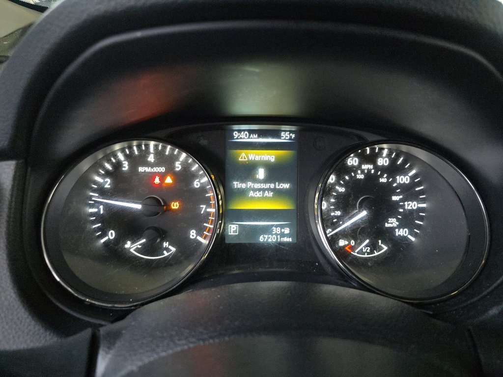 2017 Nissan Rogue SV photo 2