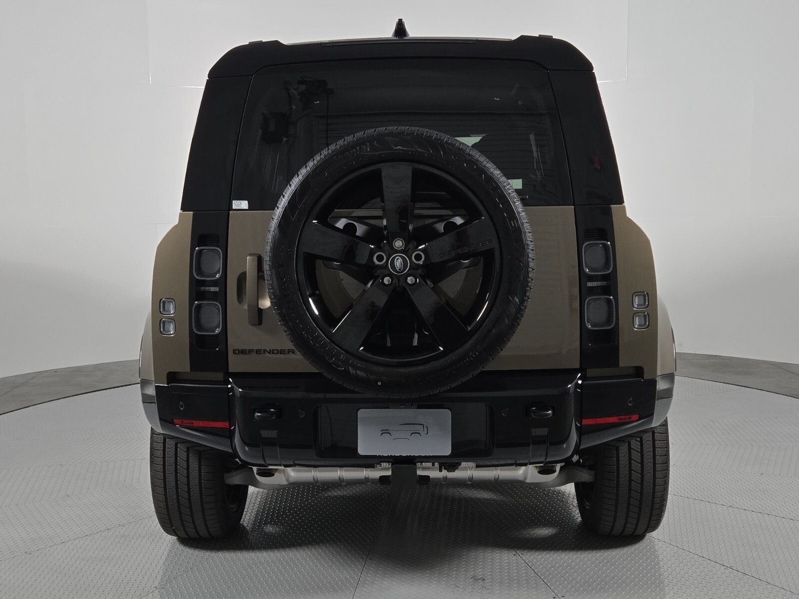 2025 Land Rover Defender 110 photo 6