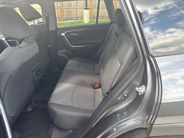 2020 Toyota RAV4 XLE photo 7