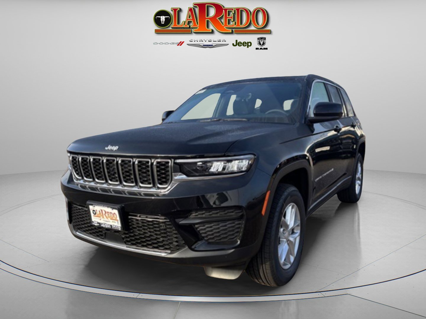 2025 Jeep Grand Cherokee Laredo photo 3