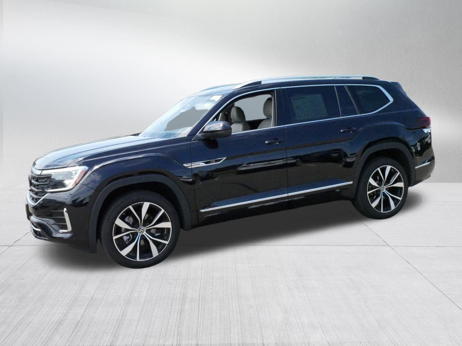 2024 Volkswagen Atlas SEL Premium R-Line photo 3