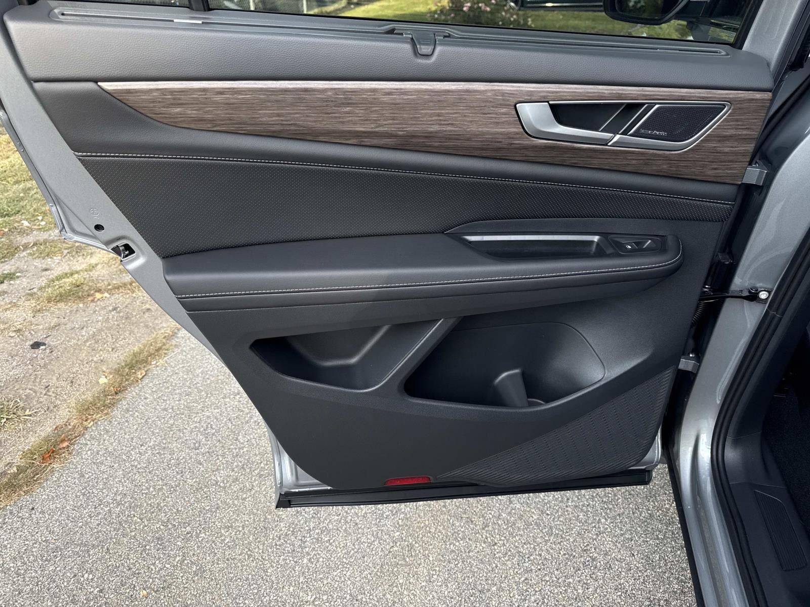 2026 Volkswagen Atlas SEL Premium R-Line photo 4