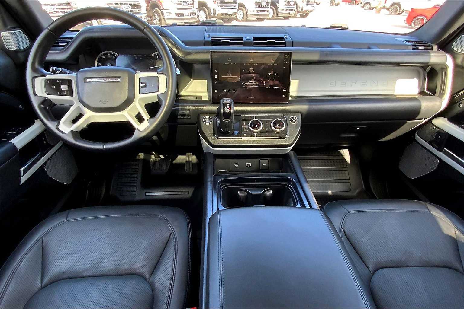2023 Land Rover Defender SE photo 13