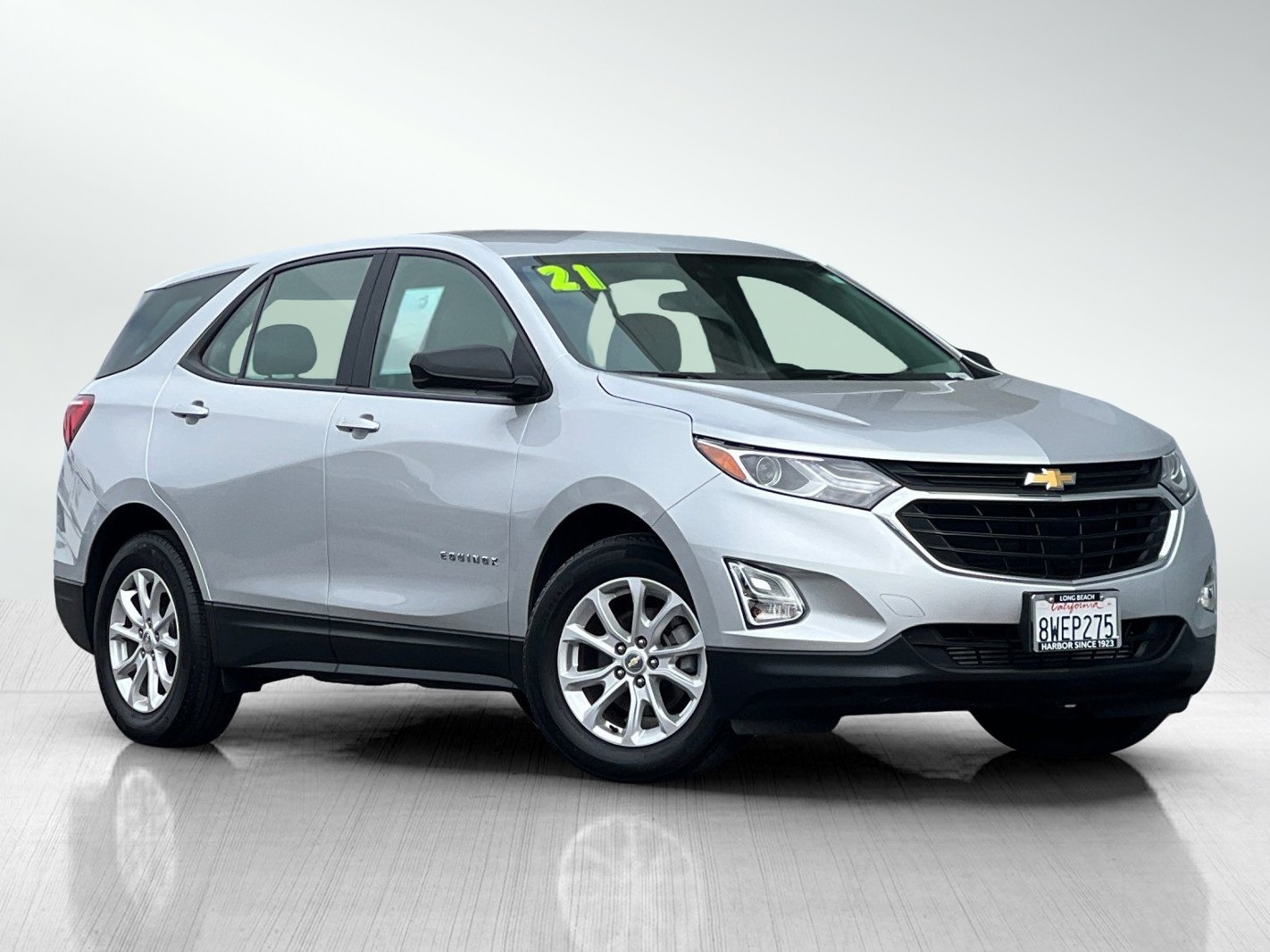2021 Chevrolet Equinox LS photo 2