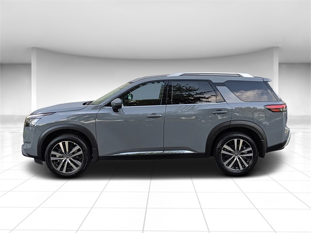 2025 Nissan Pathfinder Platinum photo 2