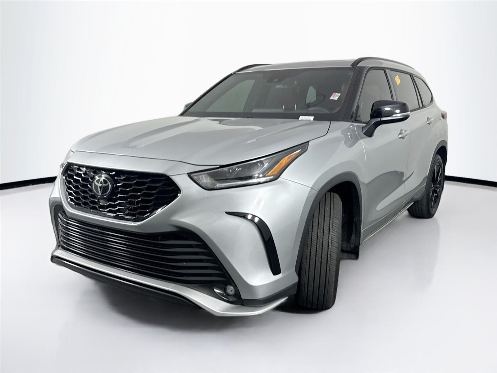 2024 Toyota Highlander XSE photo 2