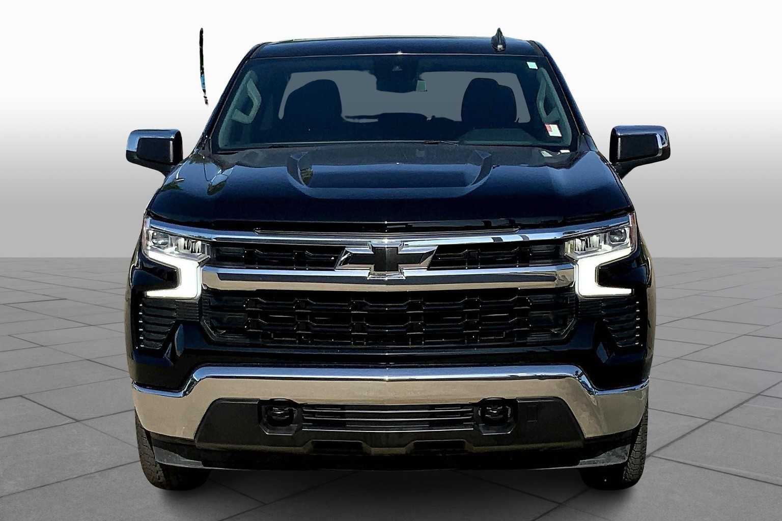 2023 Chevrolet Silverado 1500 LT photo 3
