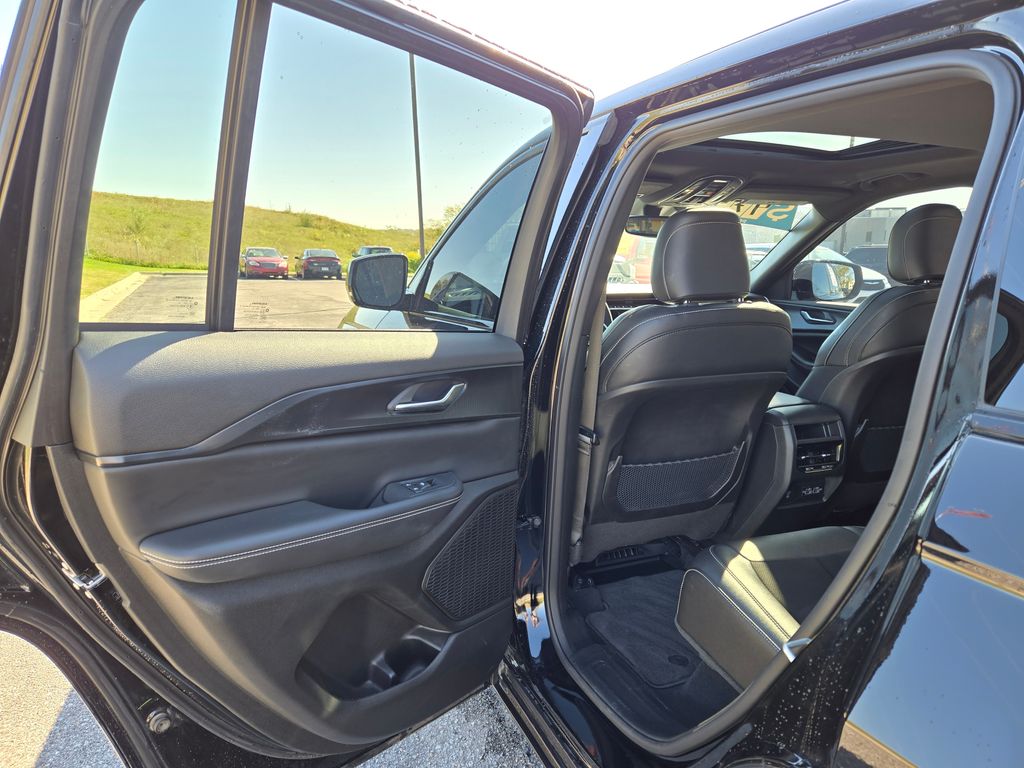 2023 Jeep Grand Cherokee Altitude X photo 24
