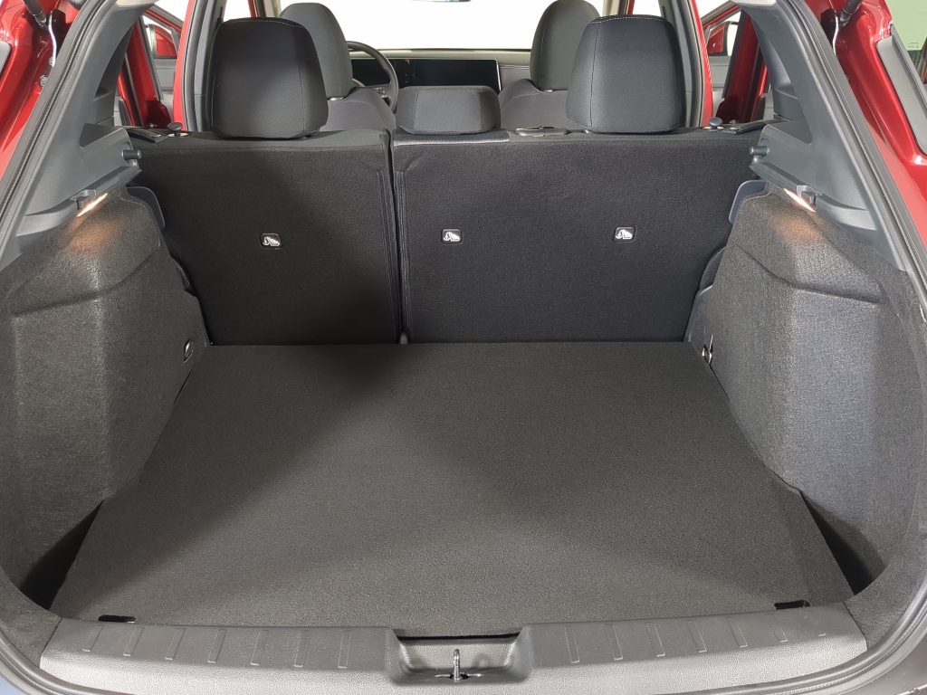 2025 Nissan Kicks SV photo 13