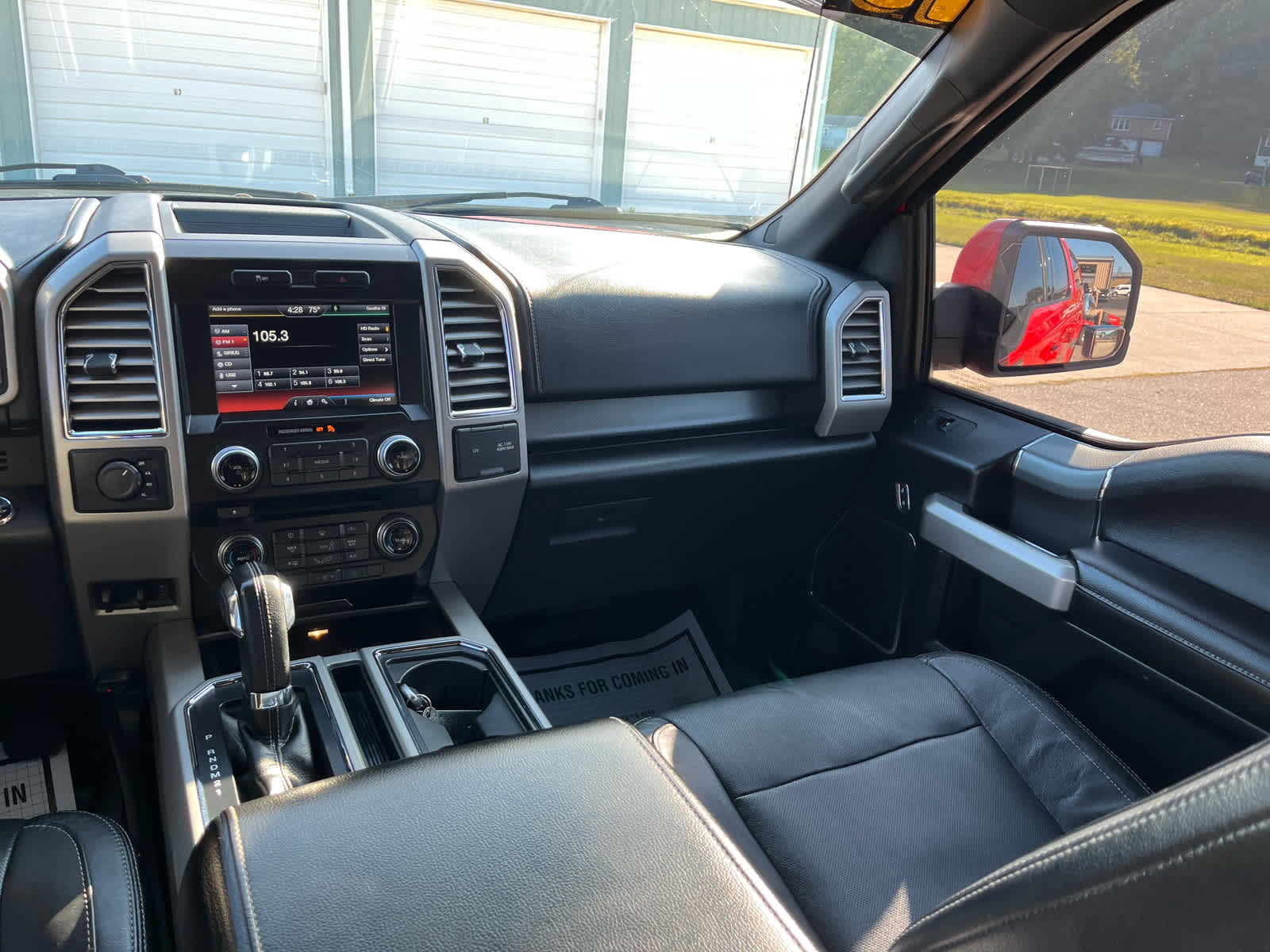 2015 Ford F-150 Lariat photo 24