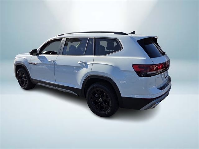 2025 Volkswagen Atlas Peak Edition SE photo 3