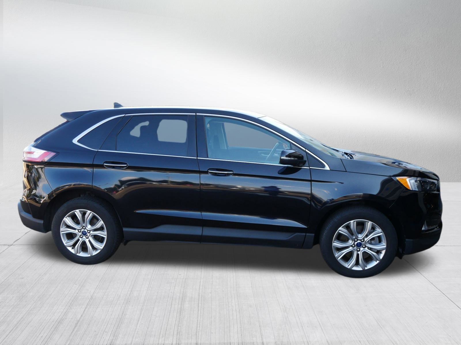 2022 Ford Edge Titanium photo 8