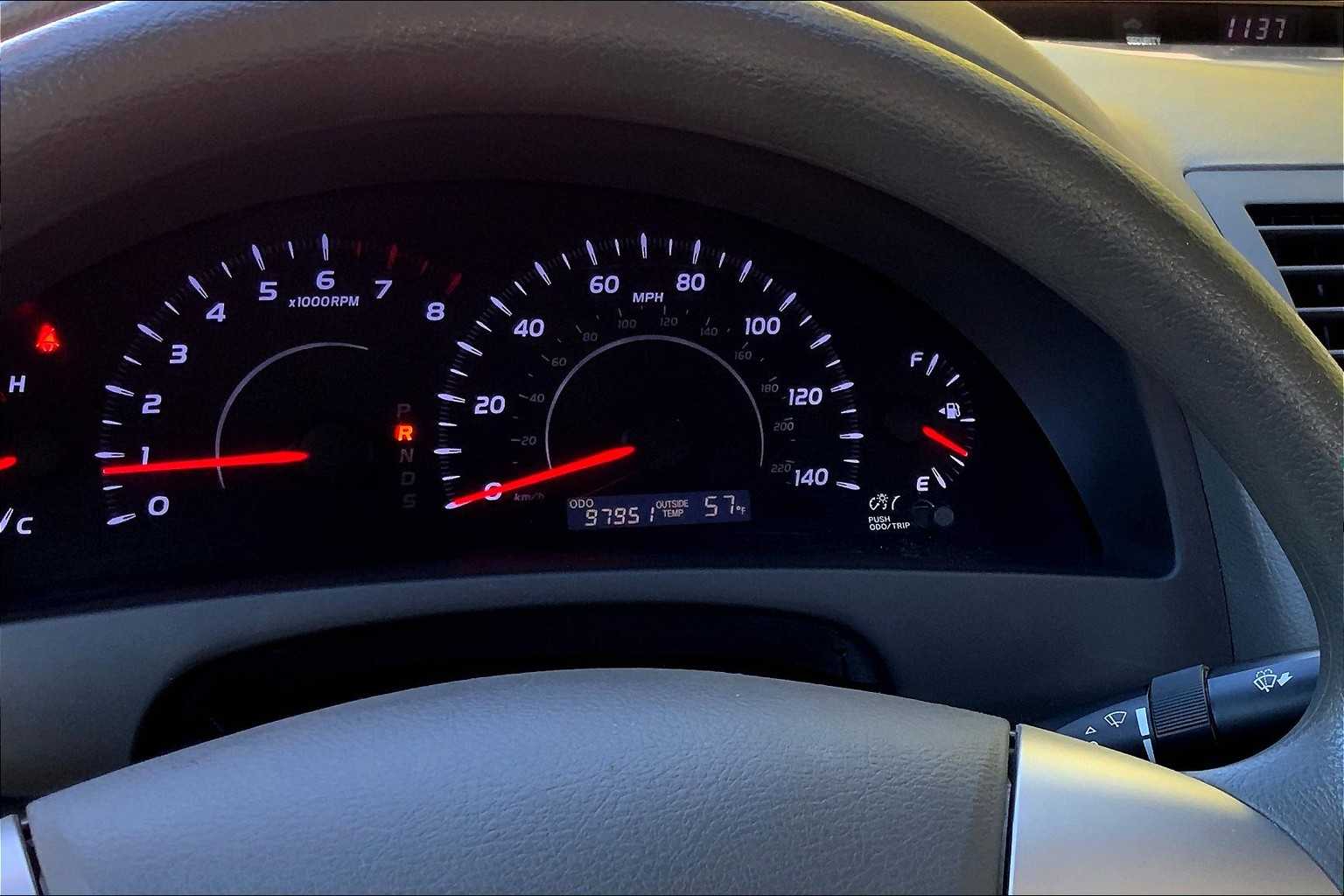 2010 Toyota Camry LE photo 27