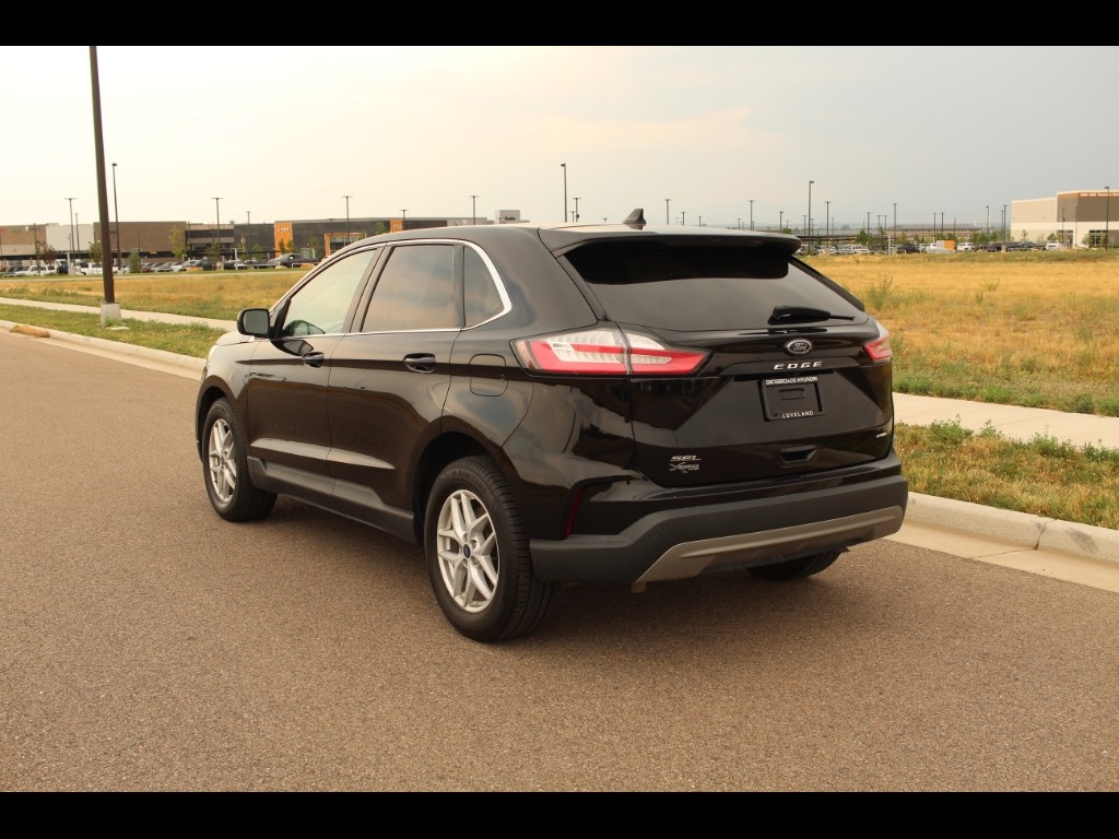 2021 Ford Edge SEL photo 3