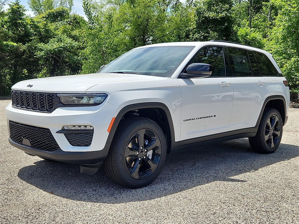 2025 Jeep Grand Cherokee Limited photo 2