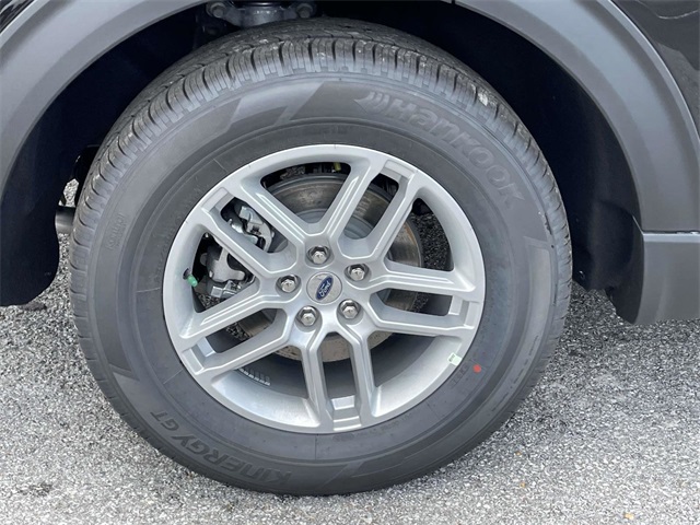 2025 Ford Explorer photo 4