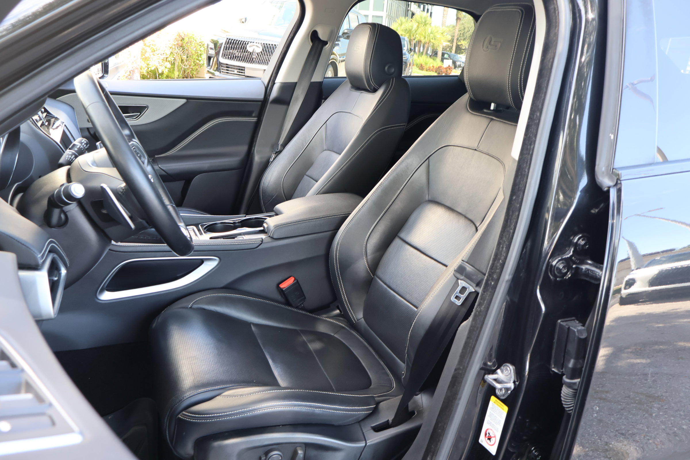 2017 Jaguar F-PACE S photo 2