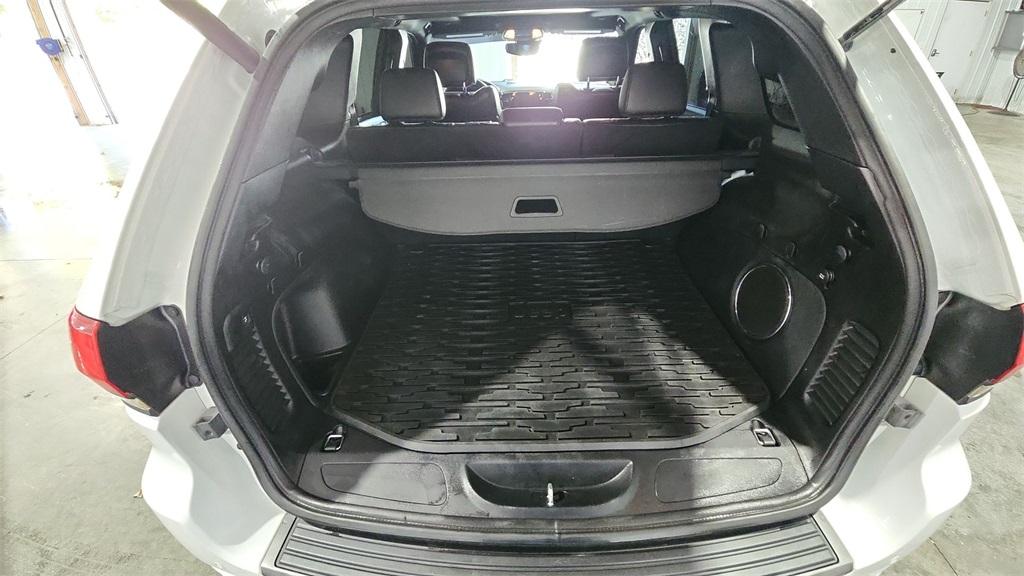 2021 Jeep Grand Cherokee Anniversary Edition photo 26