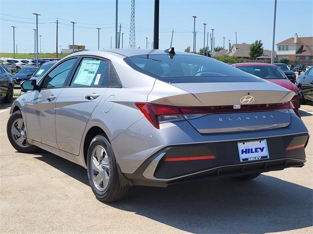 2025 Hyundai Elantra SE photo 3