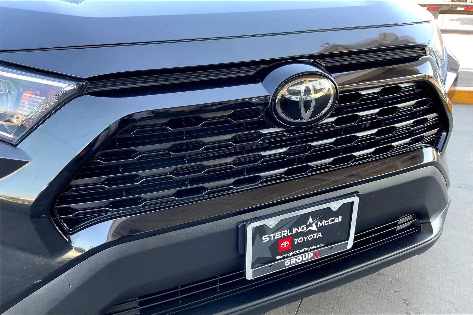 2021 Toyota RAV4 XLE photo 24