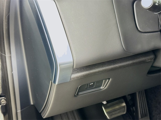 2025 Land Rover Range Rover SE photo 10