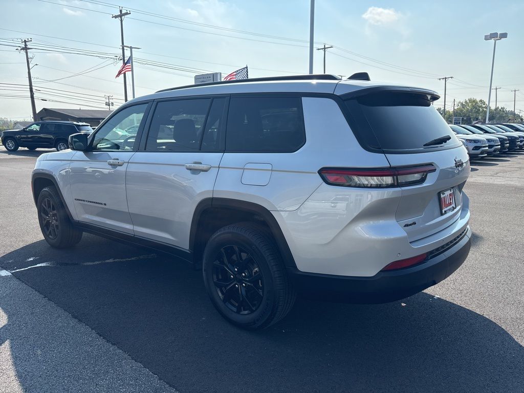 2024 Jeep Grand Cherokee Altitude photo 3