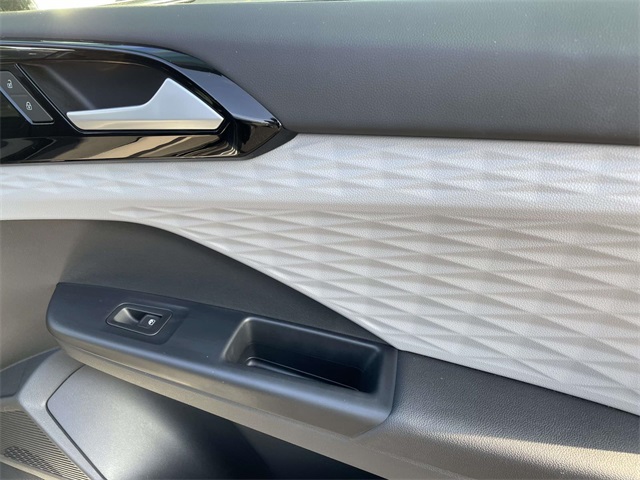 2022 Volkswagen Taos S photo 3
