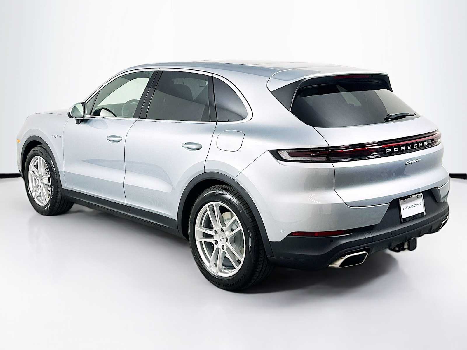 2025 Porsche Cayenne E-Hybrid photo 3