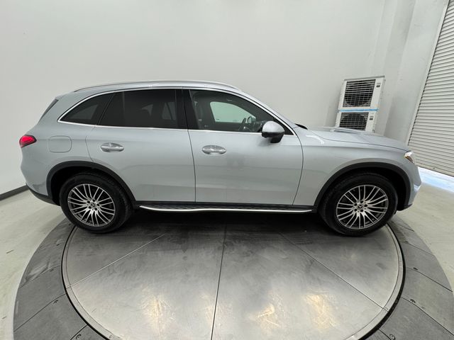 2025 Mercedes Benz GLC 300 photo 11