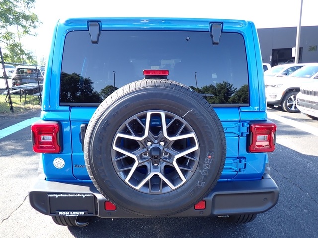 2025 Jeep Wrangler Sahara photo 3