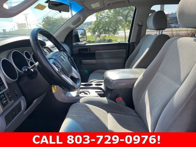 2016 Toyota Sequoia SR5 photo 6
