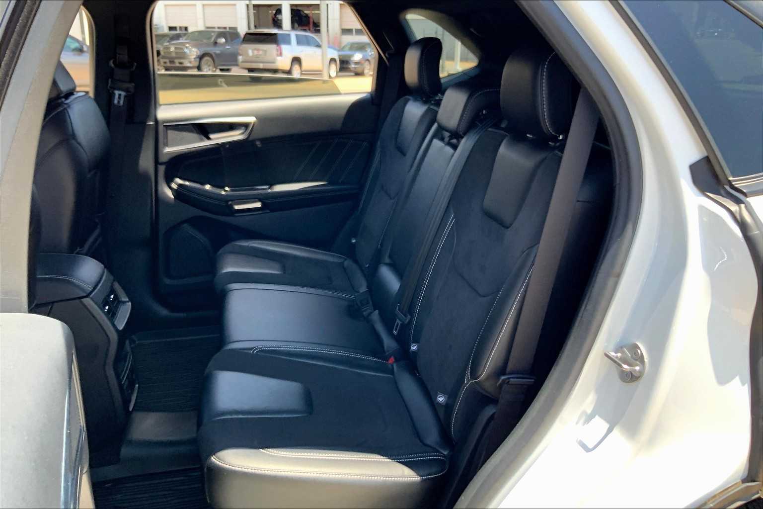 2020 Ford Edge ST photo 18