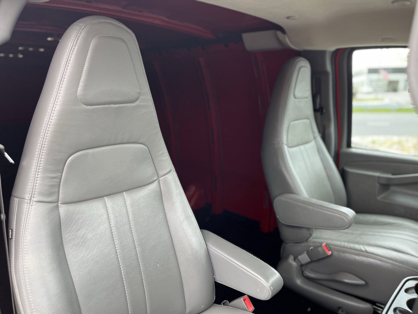 2023 Gmc Savana Cargo 3500 photo 30