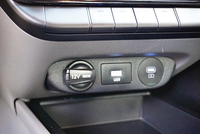 Used 2024 White Hyundai SEL image 28