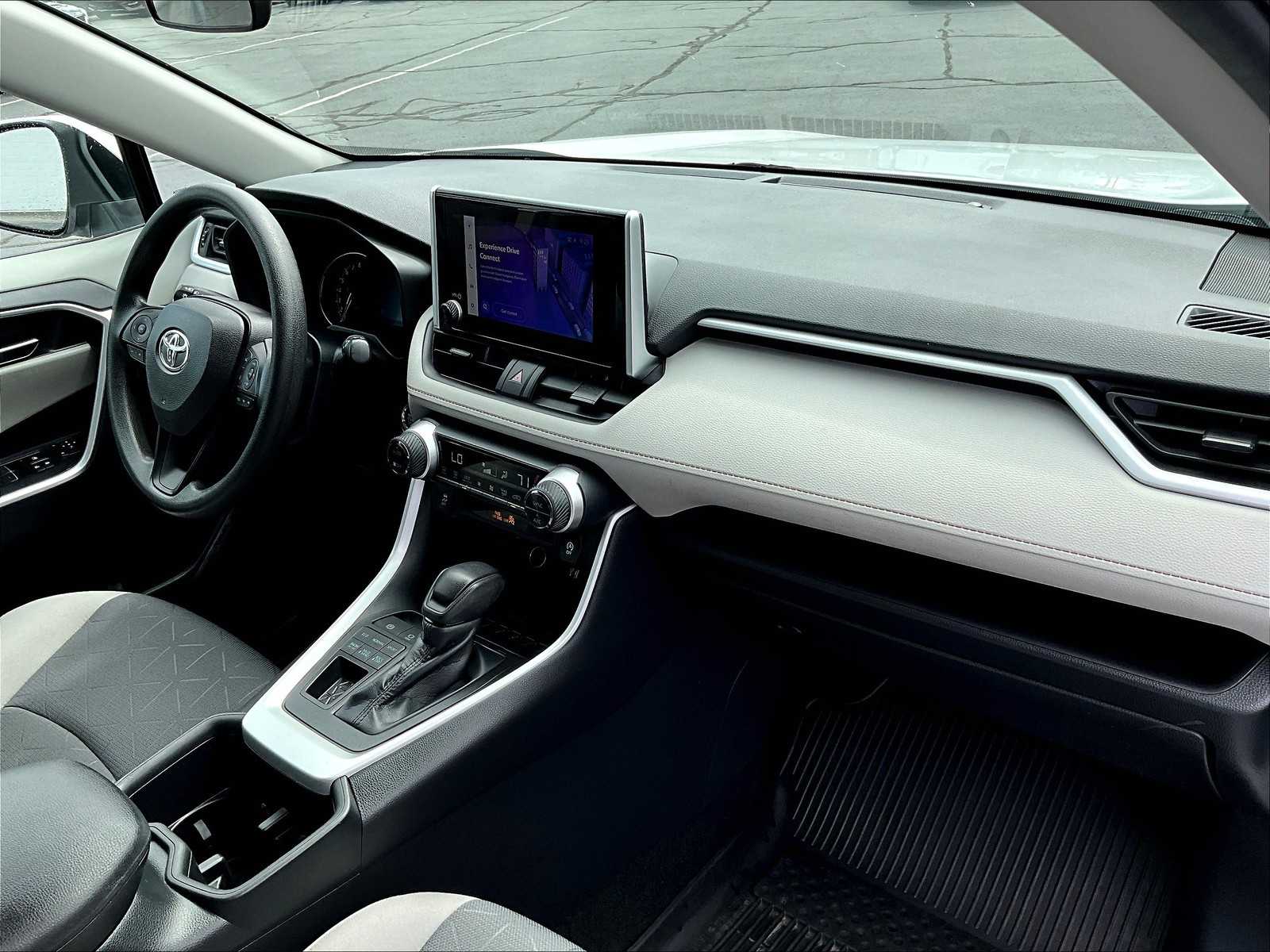 2023 Toyota RAV4 XLE photo 21