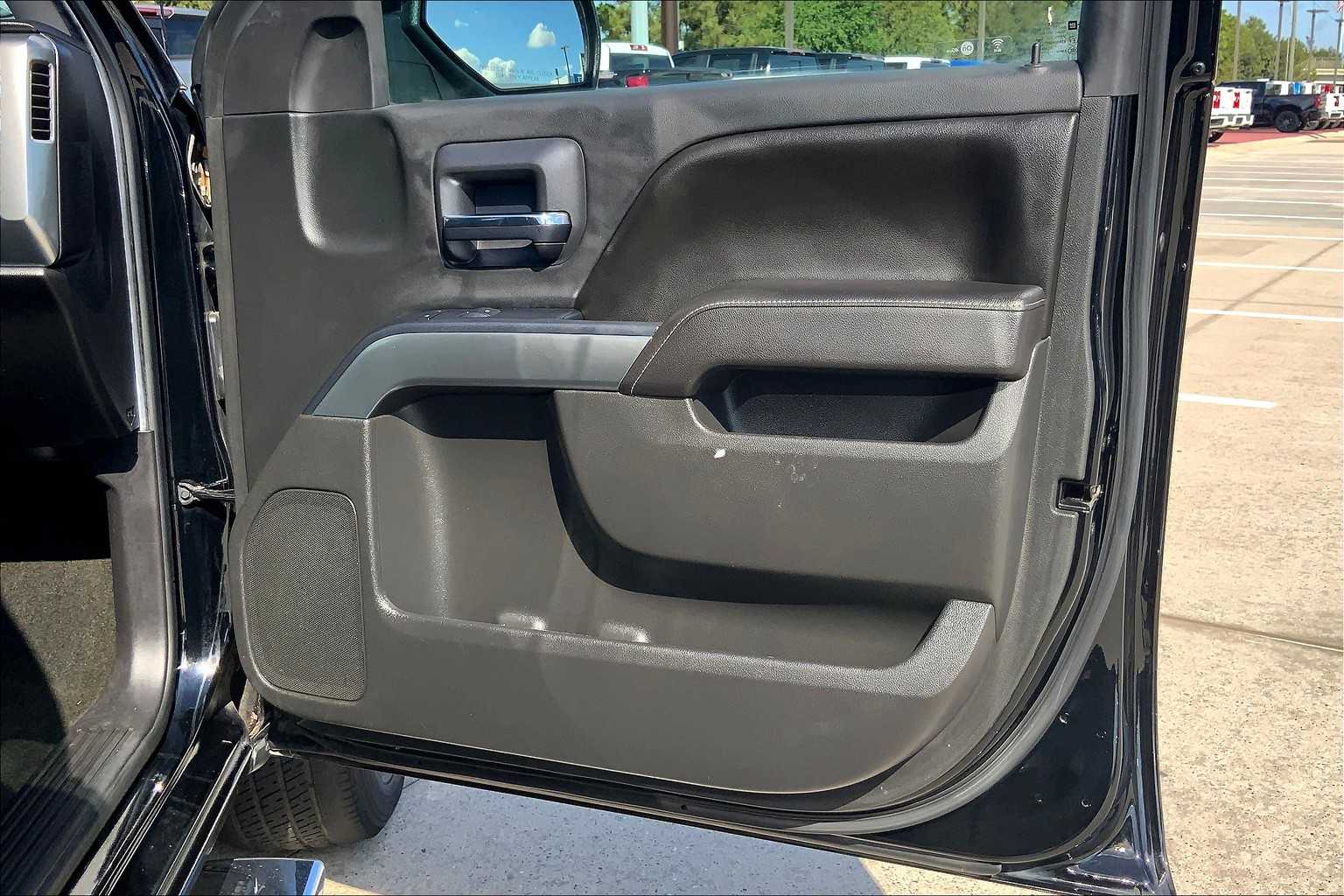 2017 Chevrolet Silverado 1500 LT photo 16